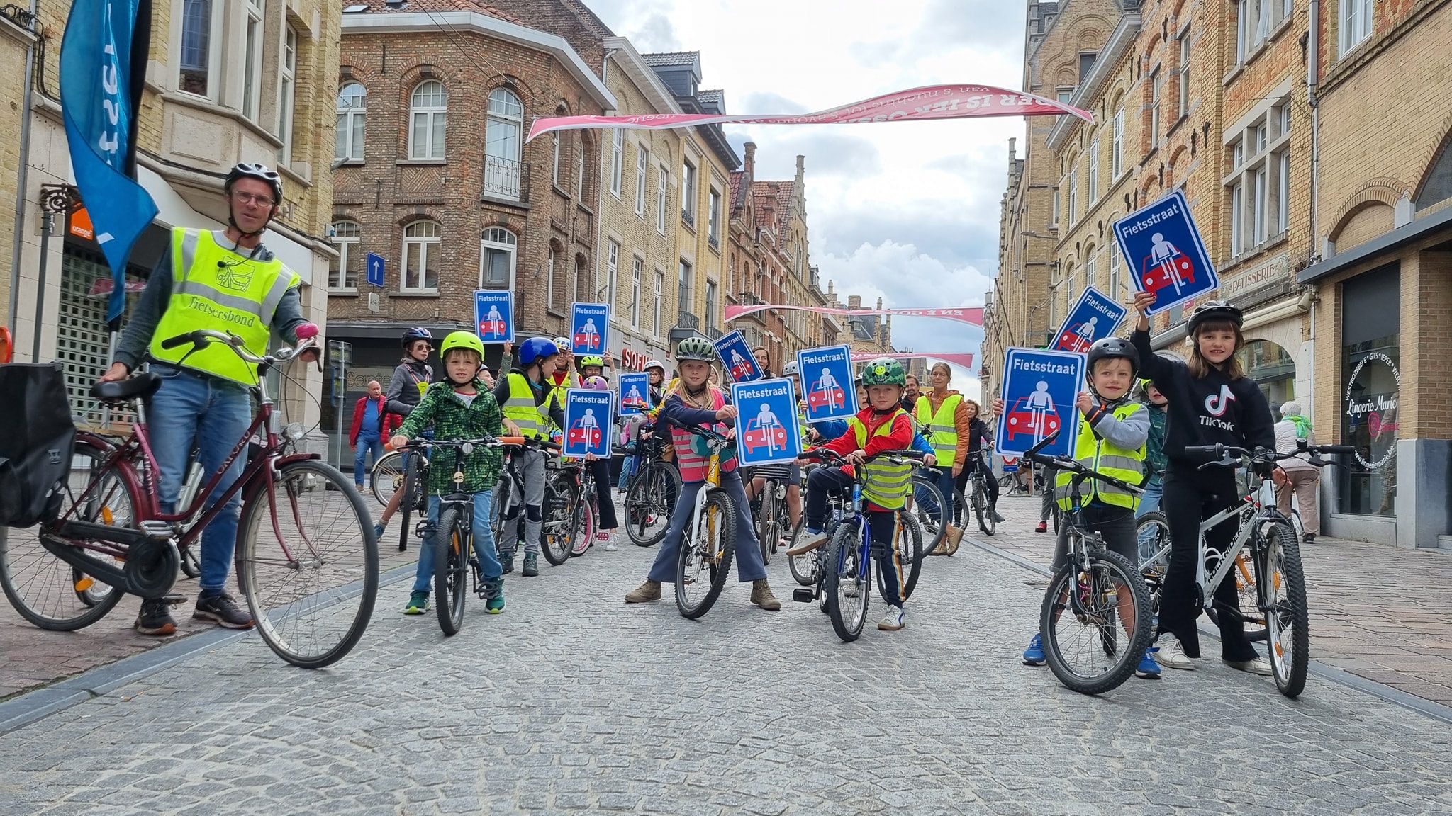 Fietsersbond Ieper voerde actie voor fietsstraten in het centrum