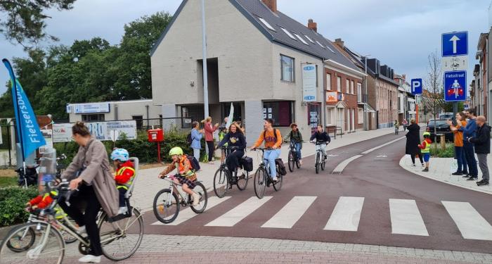 Fietsersbond Herentals organiseerde een fietsapplaus voor kinderen op strapdag
