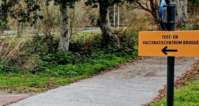 met de fiets je laten vaccineren in Brugge B park
